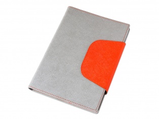 Ежедневник формата А5 в гибкой обложке с хлястиком на скрытом магните PR021